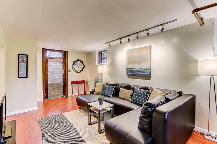 Stunning City Park Apartment perfect for 5 Guests!