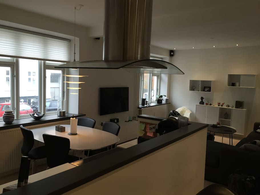 From the entre directly into the kitchen-dining area