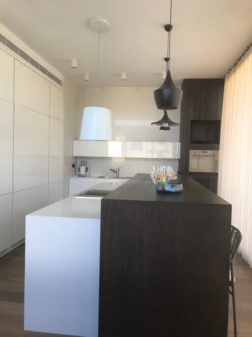 Ahşap yemek bankolu modern mutfak