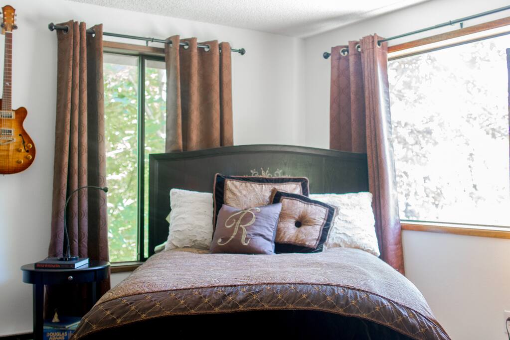 Comfy Full-size Bed