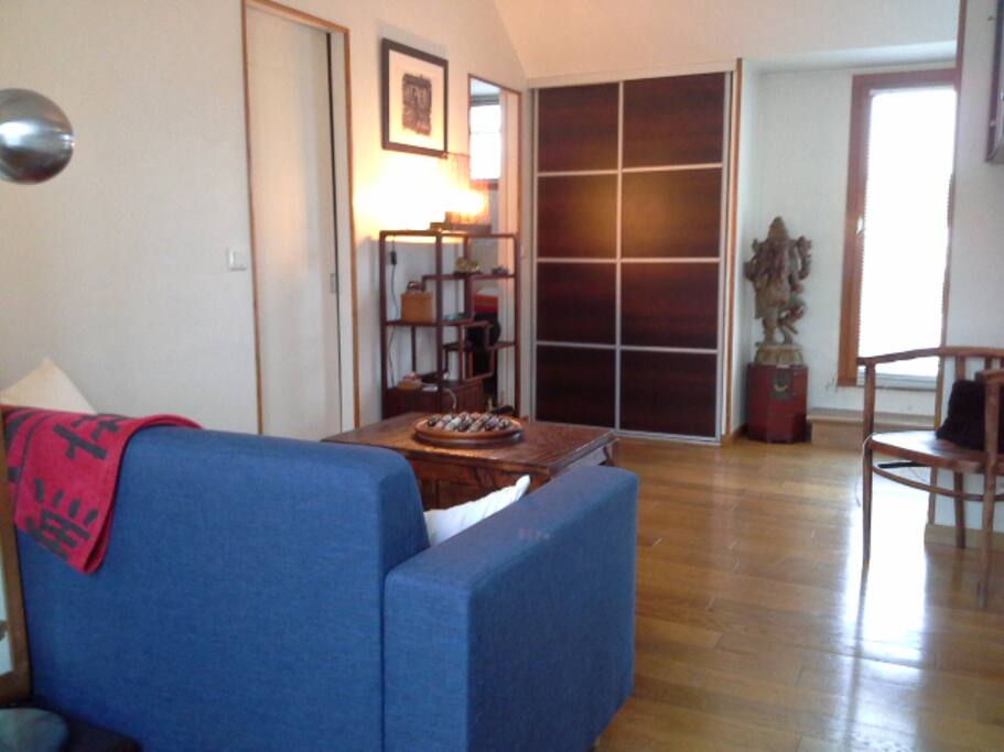 Salon avec vue sur Paris