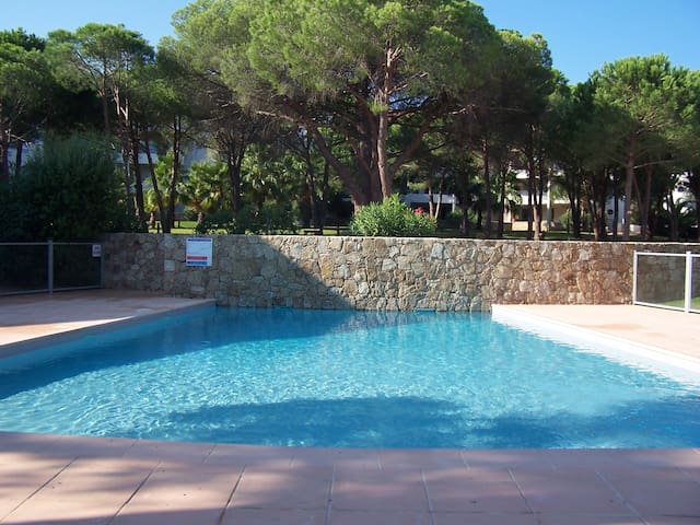 63m2 2 bedrooms swimming pool, 200m from the beach