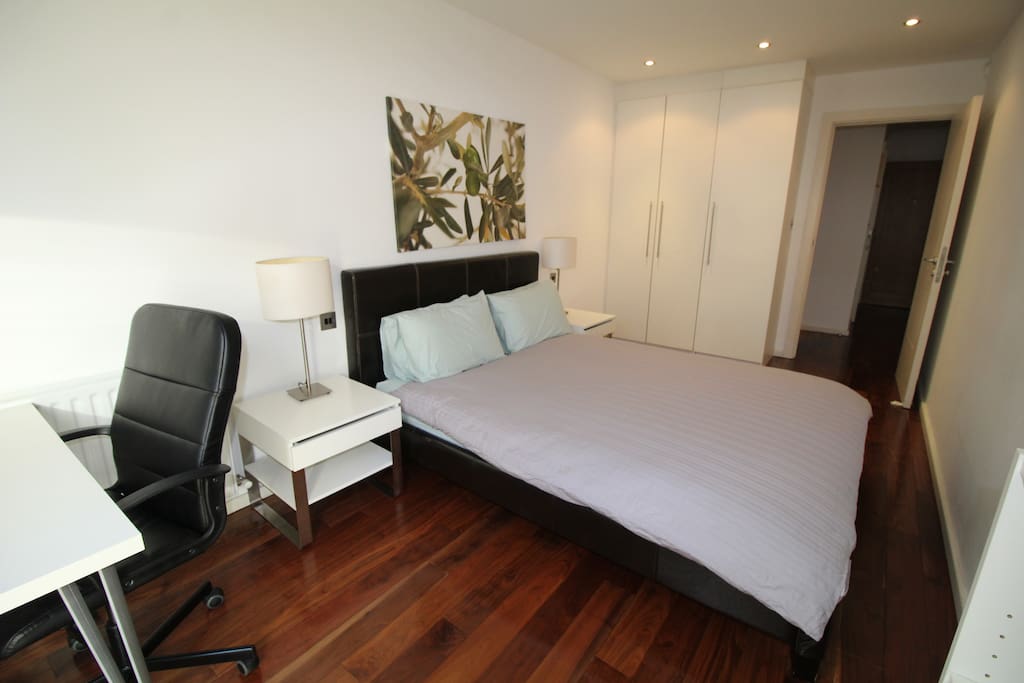 Large double room with desk