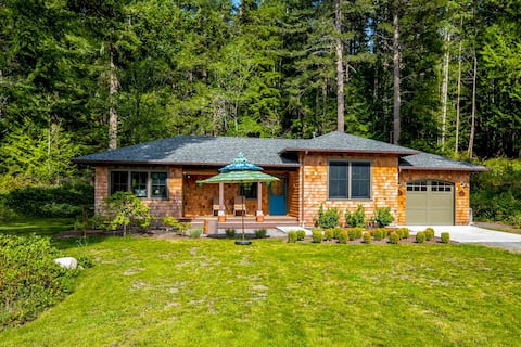 Private cozy cabin on exquisite 35 acre farm