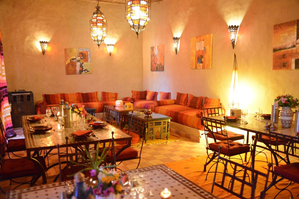 Notre salle de restaurant où vous pourrez savourer notre cuisine marocaine