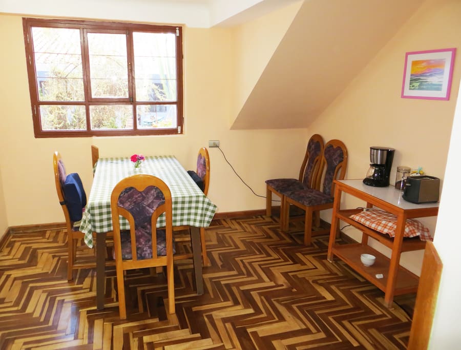 The breakfast room is at a 10 meter walk from your private room. With much pleasure we serve you at your request a good breakfast at a cost price of 7 soles.
