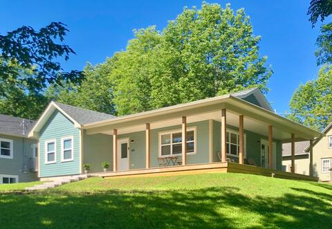 Luxury Getaway Home | Cozy Vacation in Mahone Bay