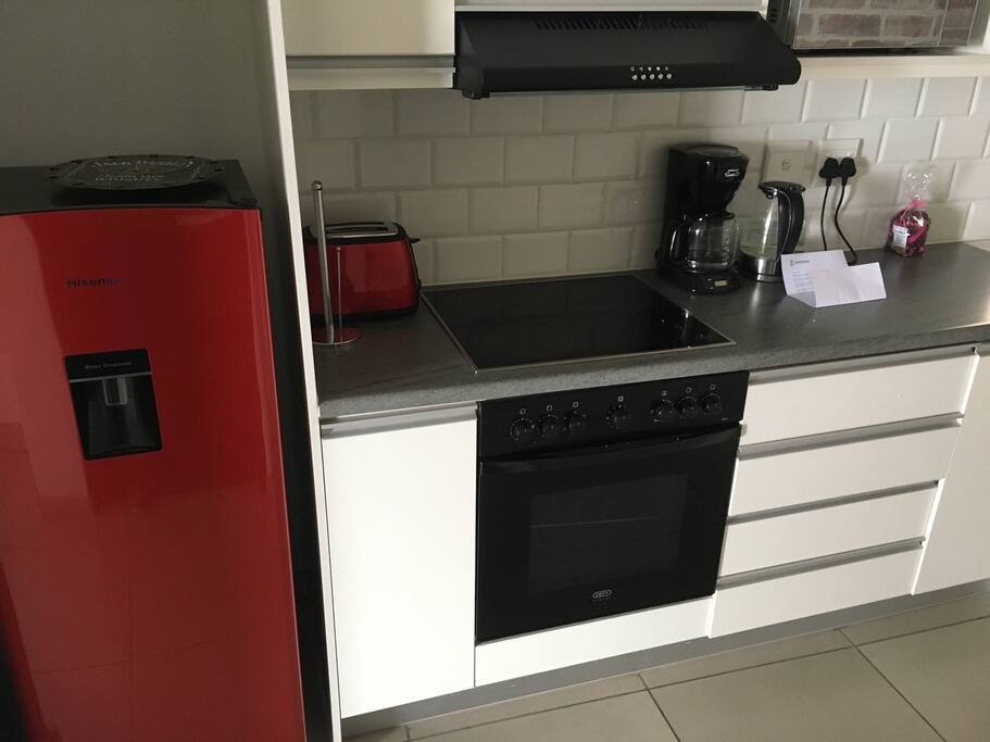 Kitchen with two fridges, one for food and the other one for beverages only!