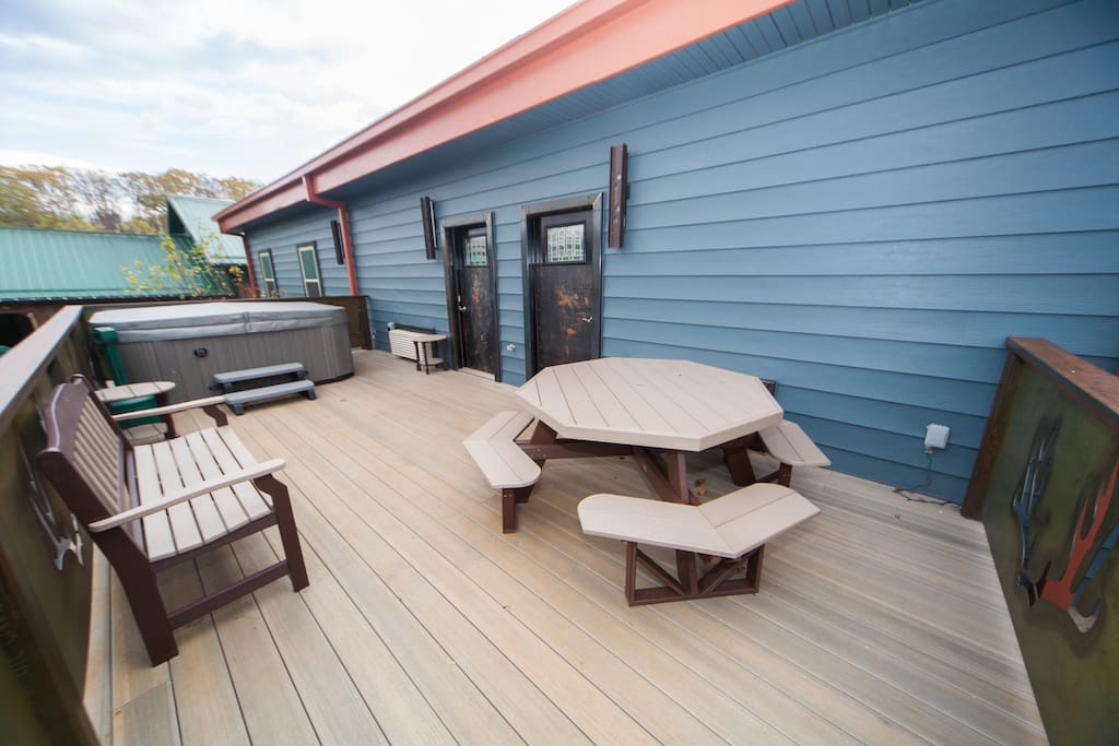 Back deck has 8 person hot tub!