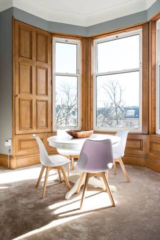 Stunningly designed contemporary apartment gallery image 3