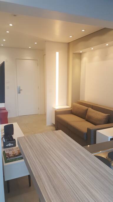 sala de estar com Tv a cabo
