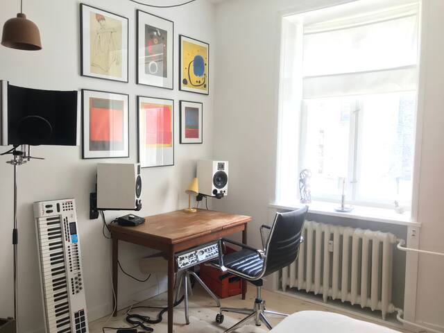 Quiet unique Garden-house in Hip and Lively area gallery image 4