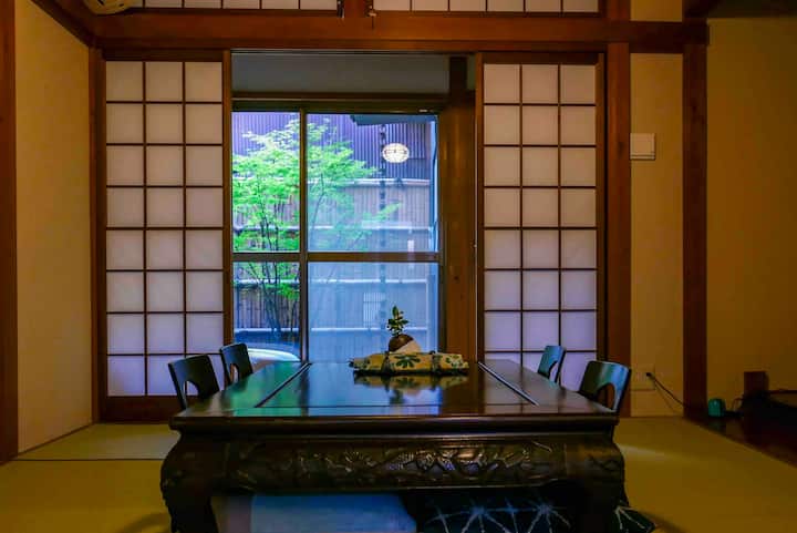 Ground floor Japanese style tea room
The first floor Japanese tearoom