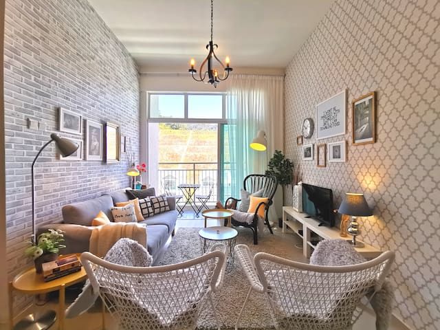 The #InstaHoliday 515 (beside night market) 相聚乐