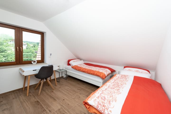 Camera da letto 2: due letti singoli 0,90 X 2,00 m 