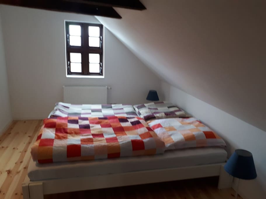 Schlafzimmer 1