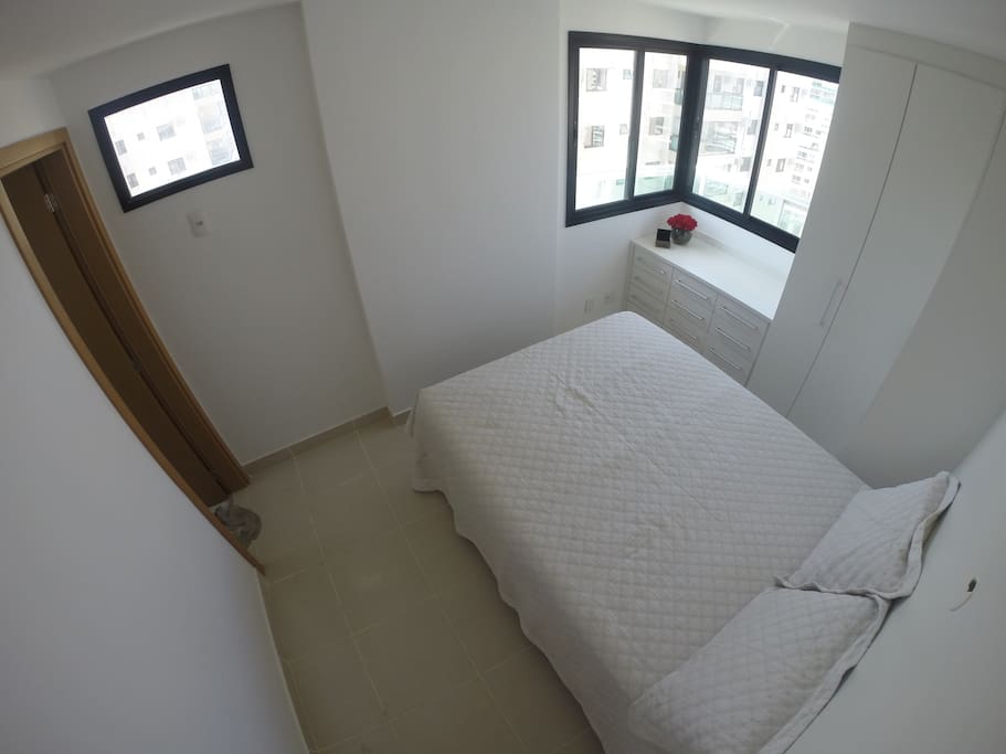 Suite clean e bem arejada. Tudo novo, nunca usado!