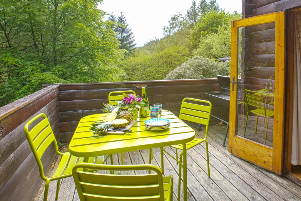 Outdoor dining with BBQ