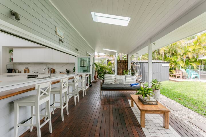 Hampton’s Beach House.- Tropical Pool! gallery image 4