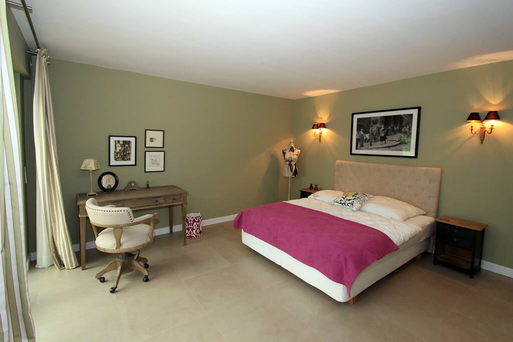 Schlafzimmer 2 mit Terrassenzugang (Rolladen)