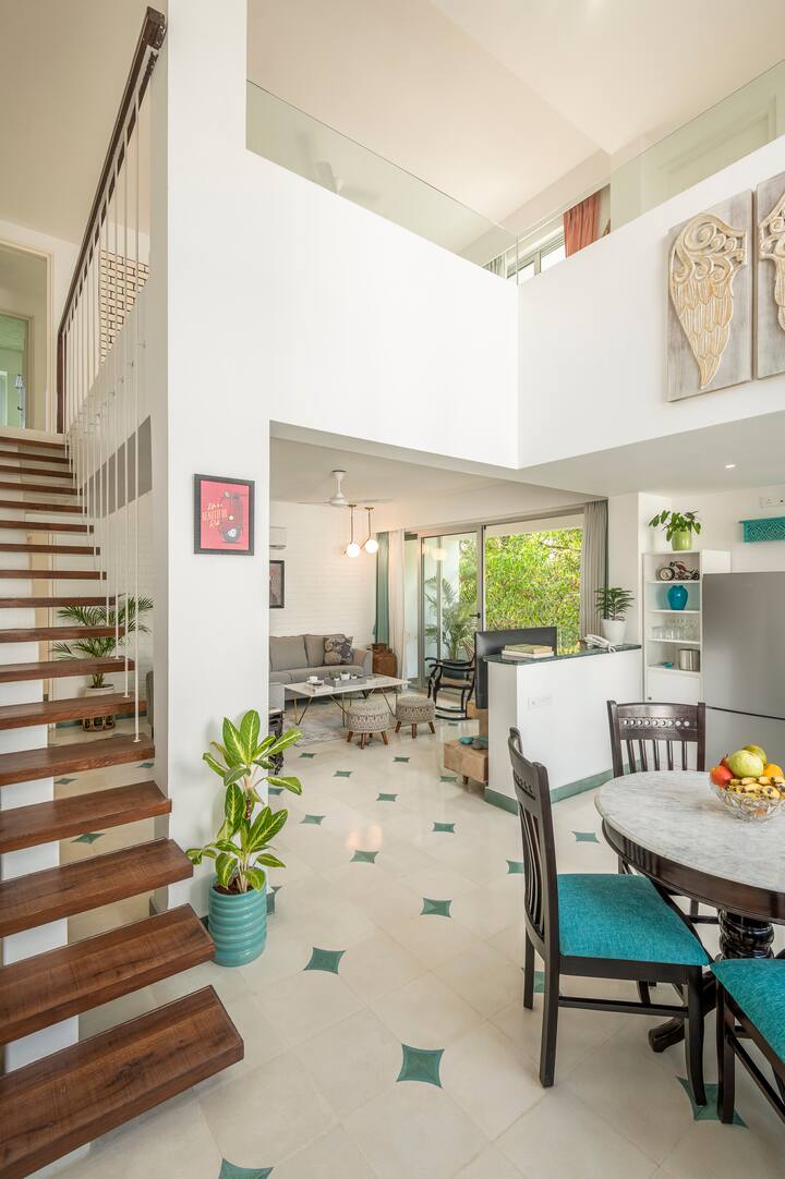 staircase to the other bedroom
