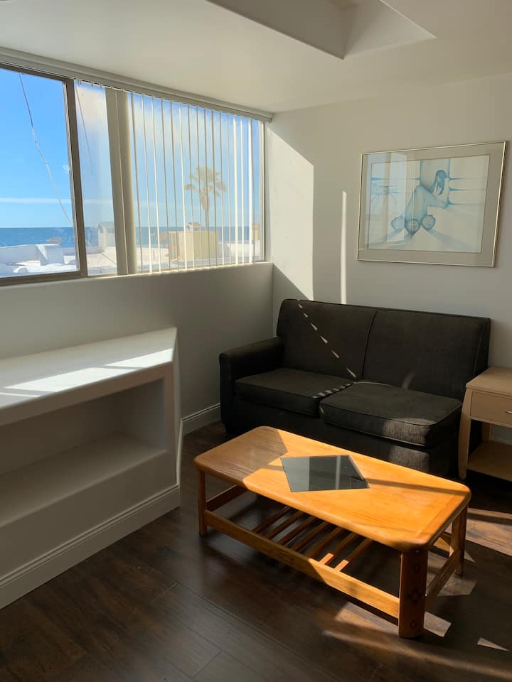 Всекидневна с апартамент (2 - ри етаж) 