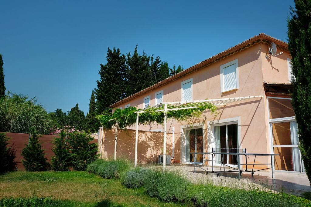 Vue de la maison à partir du jardin