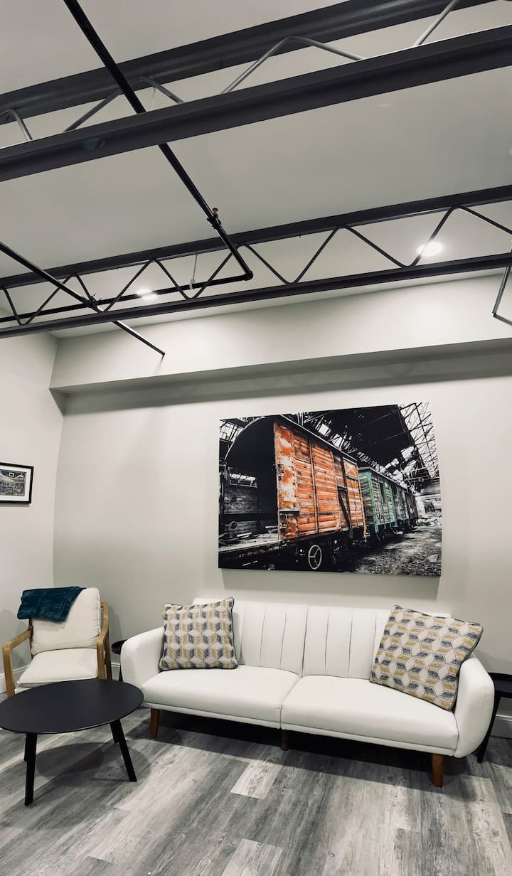 Updated Apt In Historic Building—free Parking! - Harrisburg, PA