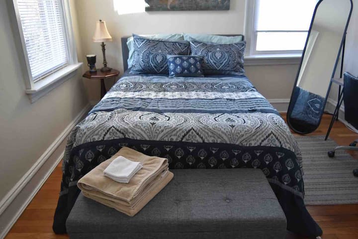 Cozy Scott’s Addition Room, Private Entrance.