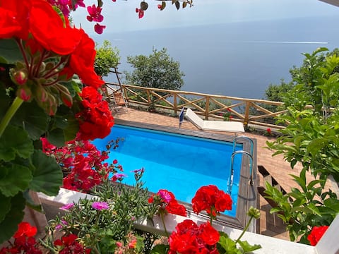 Top Airbnb: Panoramic view Apartment in Praiano