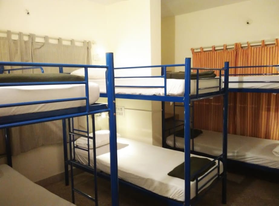 6-bed Mixed AC dorm