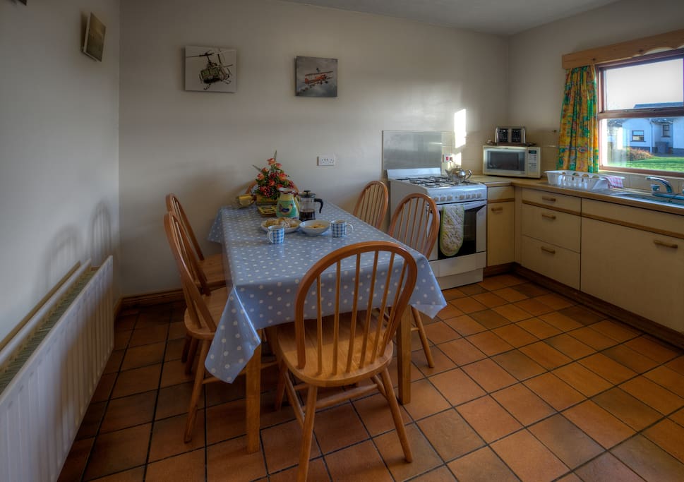 Spacious fully equipped kitchen in Pebble cottage