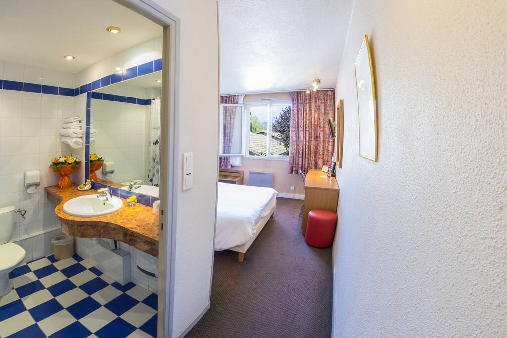 Salle de bain privative spacieuse