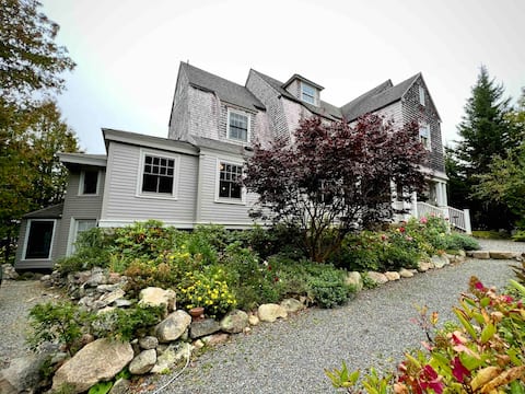 Historic 10-BR Main St. Mansion