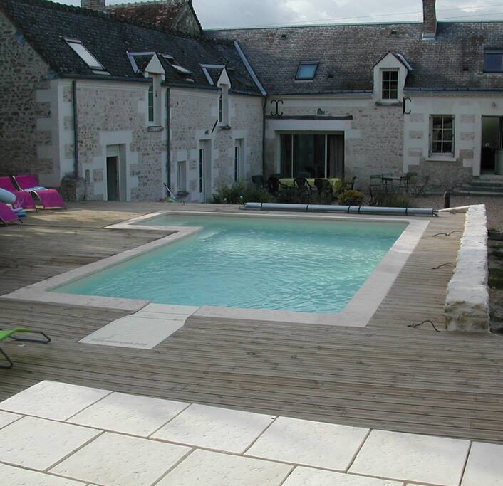 Piscine vue de la terrasse "petit déjeuner".