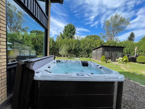 Modern Cedar Haven Getaway Spacious/Spa/Cinema