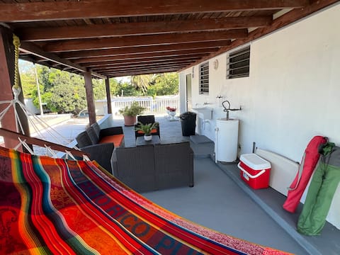 10 Min From The Airport And Beaches! Balcony 2 BD!
