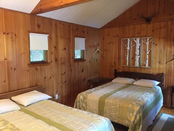 ห้องนอน 3 ควีนและเตียงใหญ่