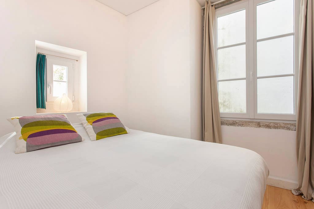 Cozy, airy & bright bedroom