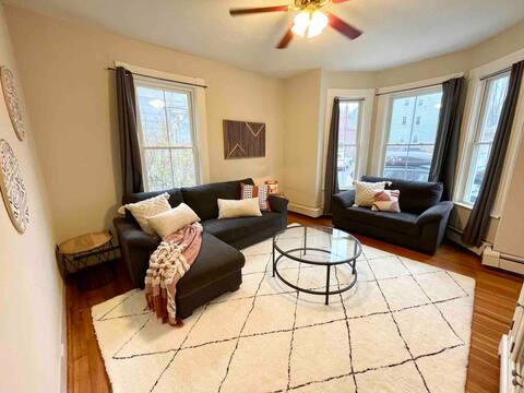 2 BR City Sanctuary - 5 Mins to Historical Salem!