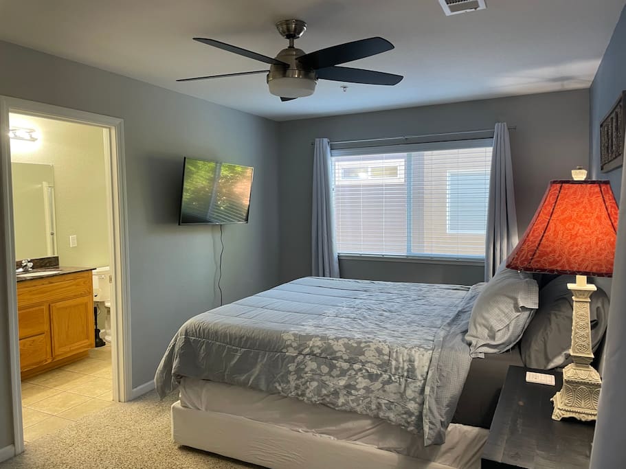 Airbnb Townhouse next to Kaiser and Mall