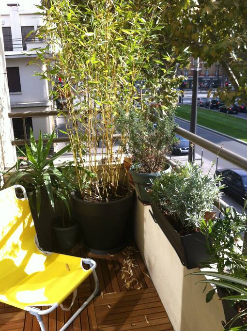 balcony 1 street side