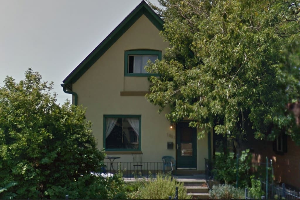 Curb view of front of house