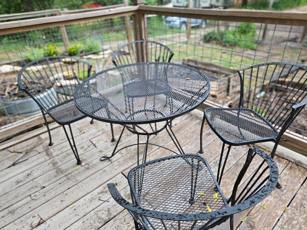 Nature, space, art, porch, free parking, fire pit