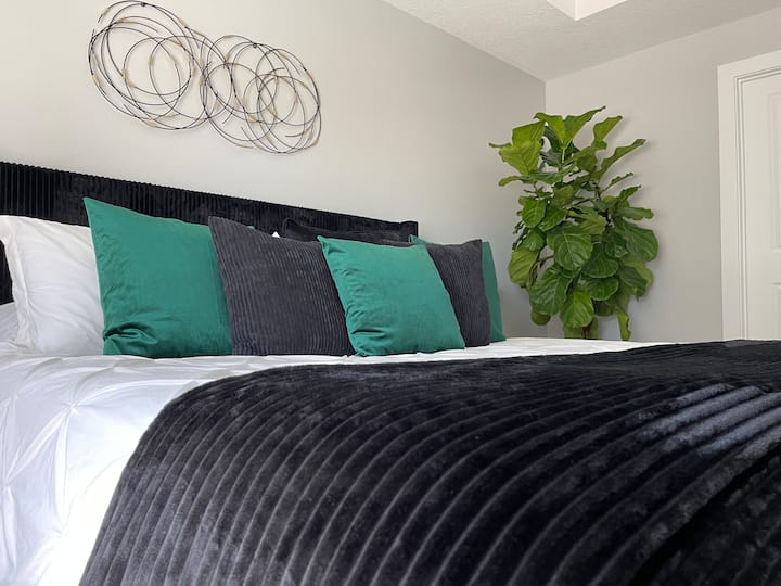 Chumba kikubwa cha kulala -king kitanda