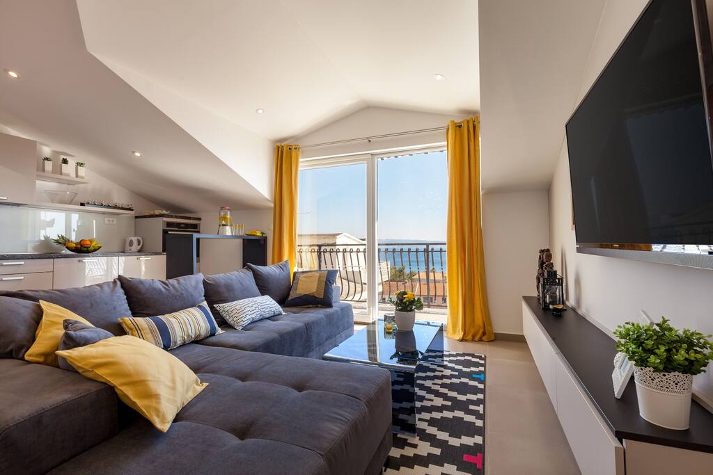 living room, kitchen