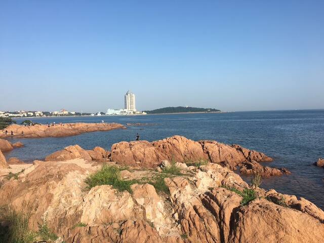 无敌海景房 距离海岸线仅5米 位于小青岛景区旁 鲁迅公园 海军博物馆 海底世界 第一海水浴场 栈桥 Sep 21 Condominium In Qingdao China 1 Bedroom 1 Bathroom