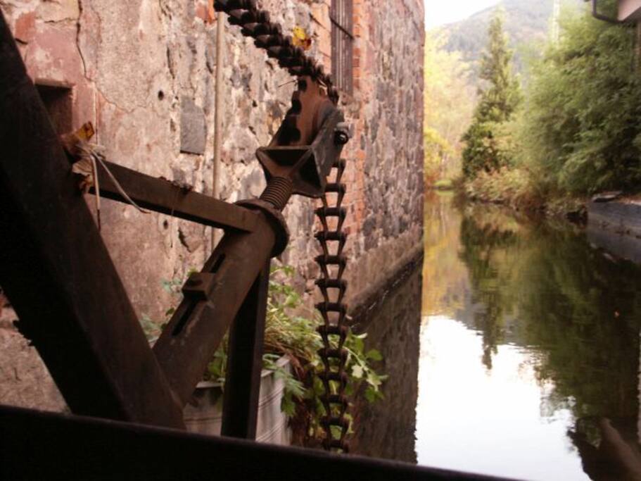 Der Blick vom Turbinenhaus auf den Kanal