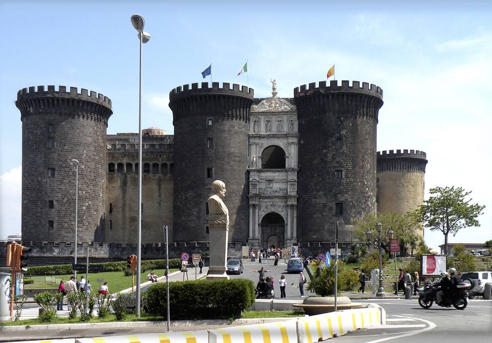 Siamo 100 metri dal castel Maschio Angioino
