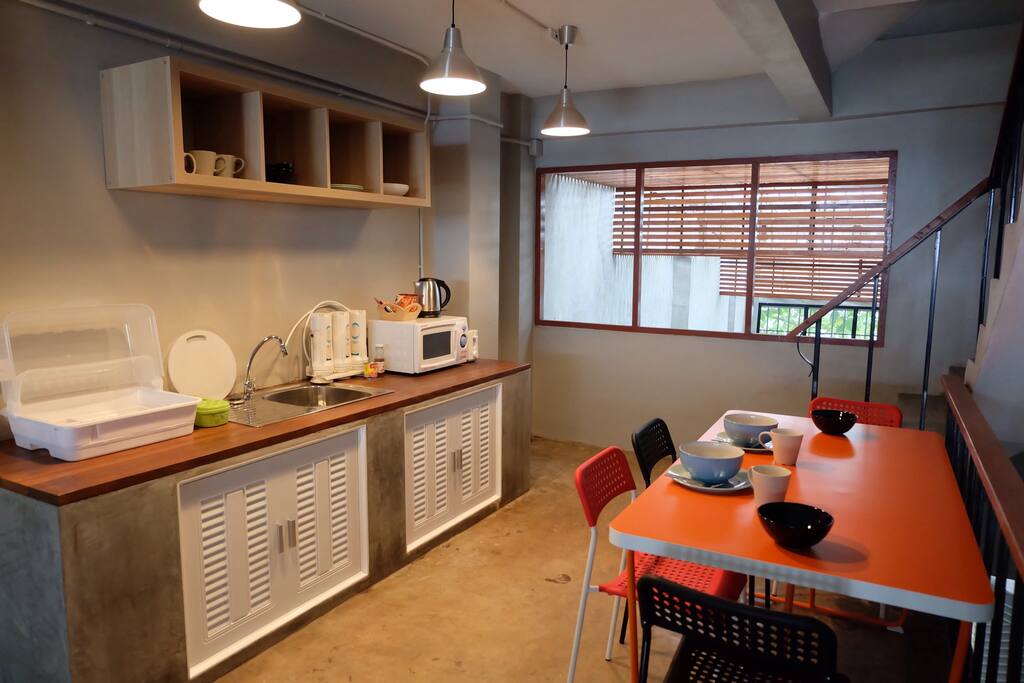 Share kitchen.
